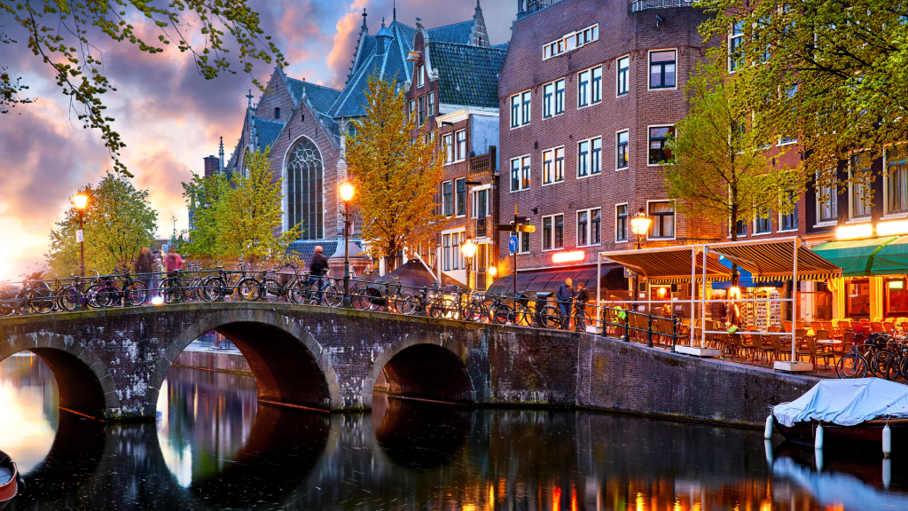 overbidding Amsterdam Utrecht expats